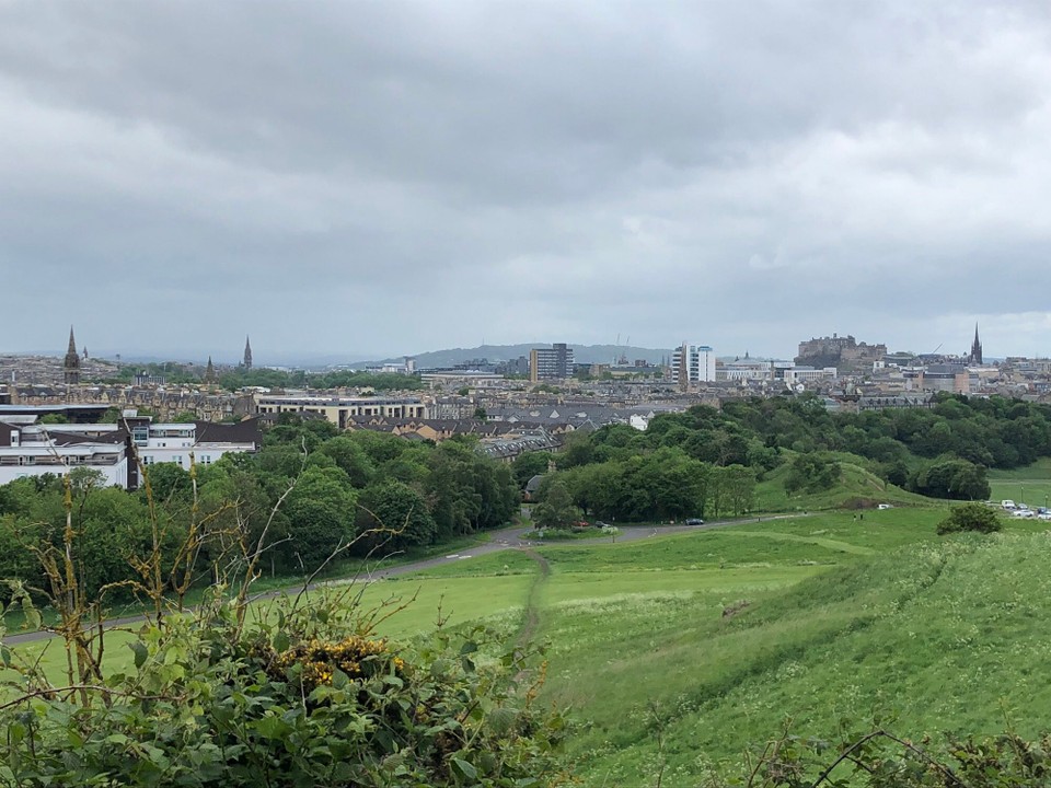 Vereinigtes Königreich - Edinburgh - Blick über Edinburgh vom Berg aus.