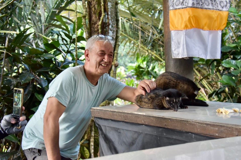Indonesien - Bangli - Zum Abschied gab es ein paar Streicheleinheiten.