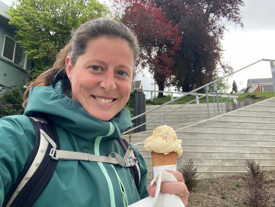 Neuseeland - Dunedin - Jetzt wird endlich das Hockey Pockey Eis probiert 🤤