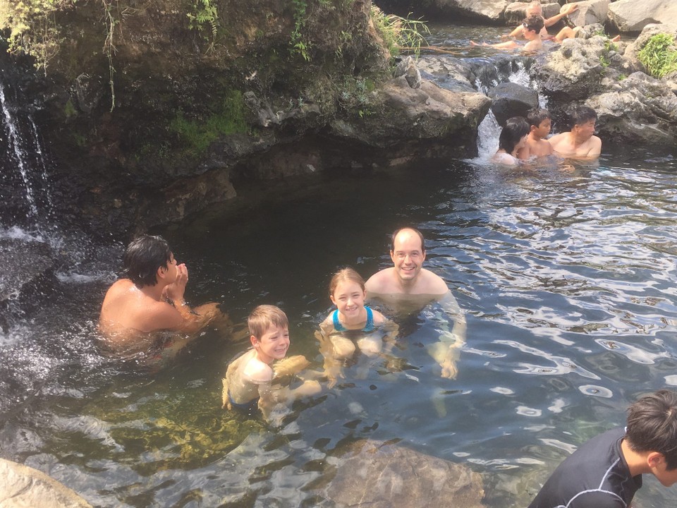 Neuseeland - Taupo - Das warme Wasser mischt sich mit dem kalten Wasser des Waikato. Je nachdem wo man schwimmt ist es deshalb wärmer oder kälter.