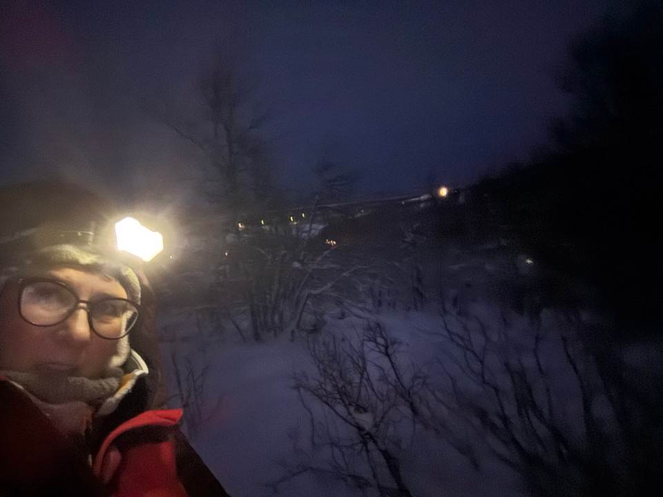 Schweden - Kiruna - ab 14.30 Uhr brauchen wir bereits die Stirnlampen 