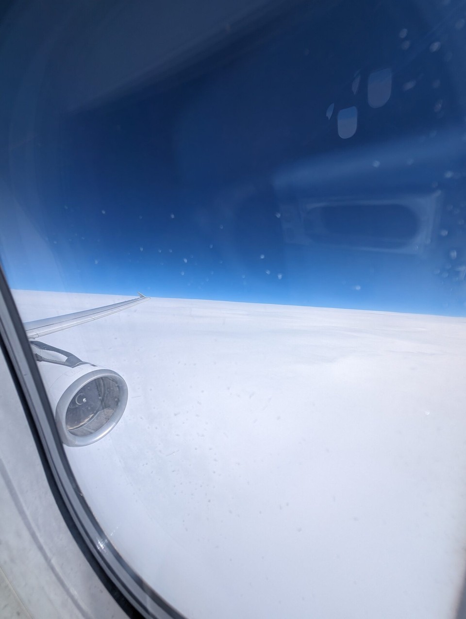 Spanien - Santiago de Compostela - ..aber spätestens über Paris ist alles unter einer dicken Wattewolkenschicht.