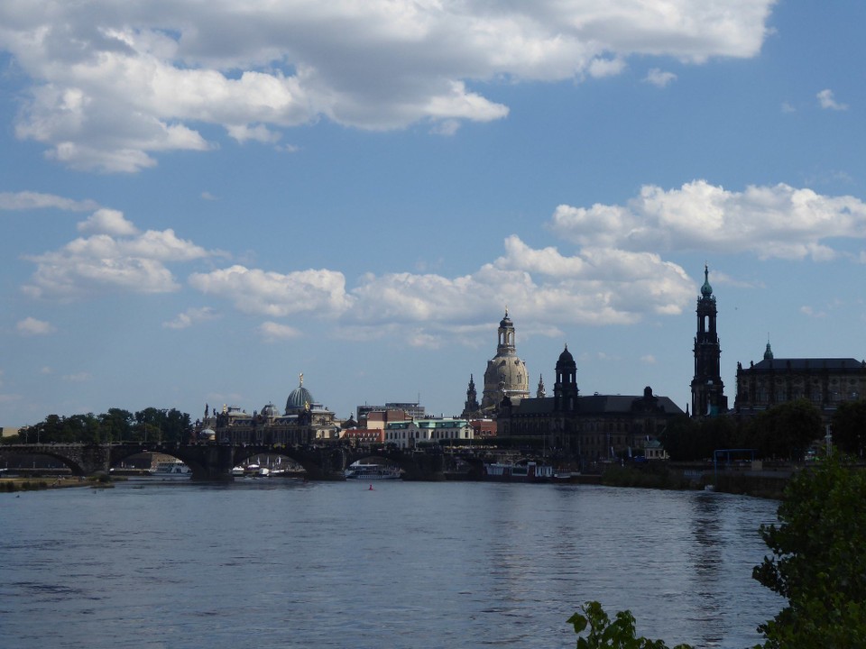 Deutschland - Dresden - Gestärkt und fröhlich lag dann auf einmal schon Dresden vor uns. Wir alle drei kennen diese Stadt und konnten gezielt ein paar markante Punkte anfahren.