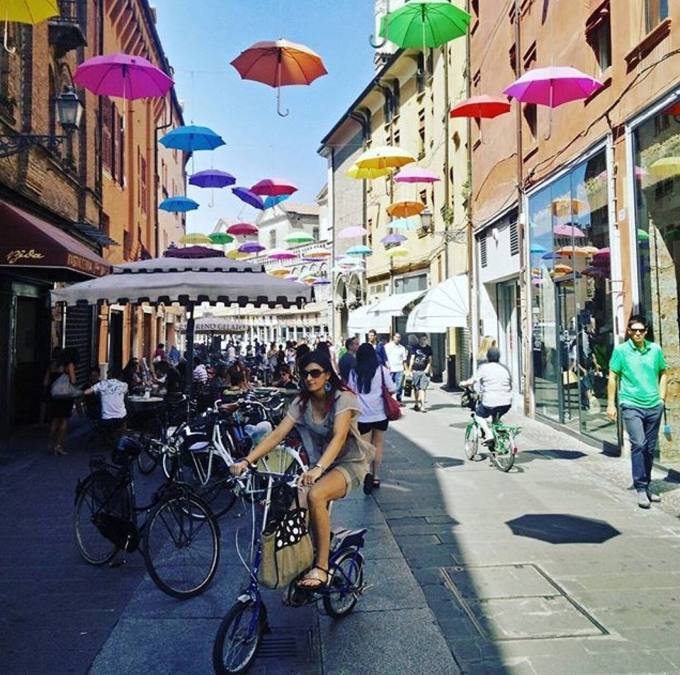 Italia - Milano - Ombrelli e biciclette a Ferrara.