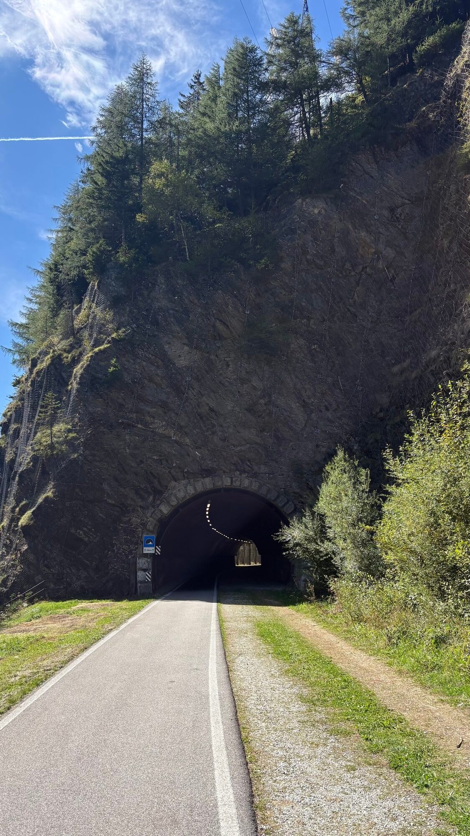 Italien - Sterzing - Rein in den Tunnel 