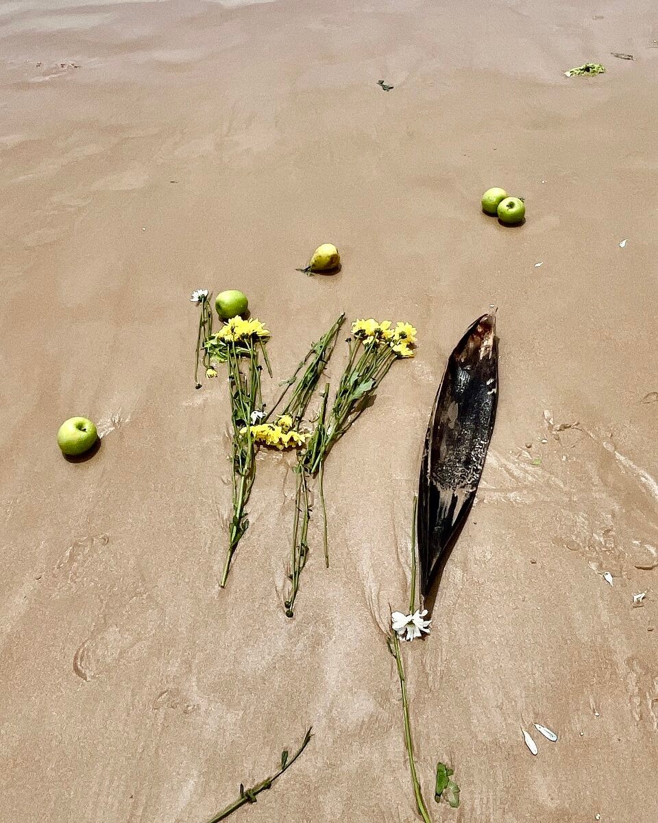 Brasilien - Salvador - Die Göttin des Meeres hat die bereit gestellten Gaben wieder dem Strand zur Verfügung gestellt!