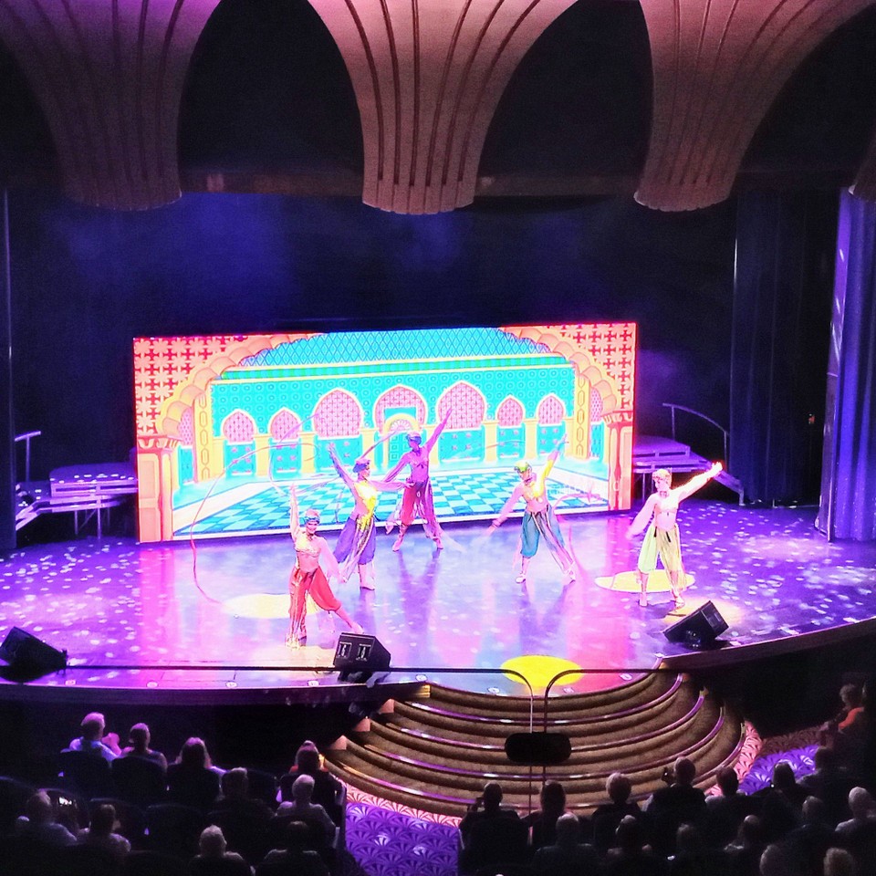 unbekannt - unbekannt - Im Theater Bollywood.
