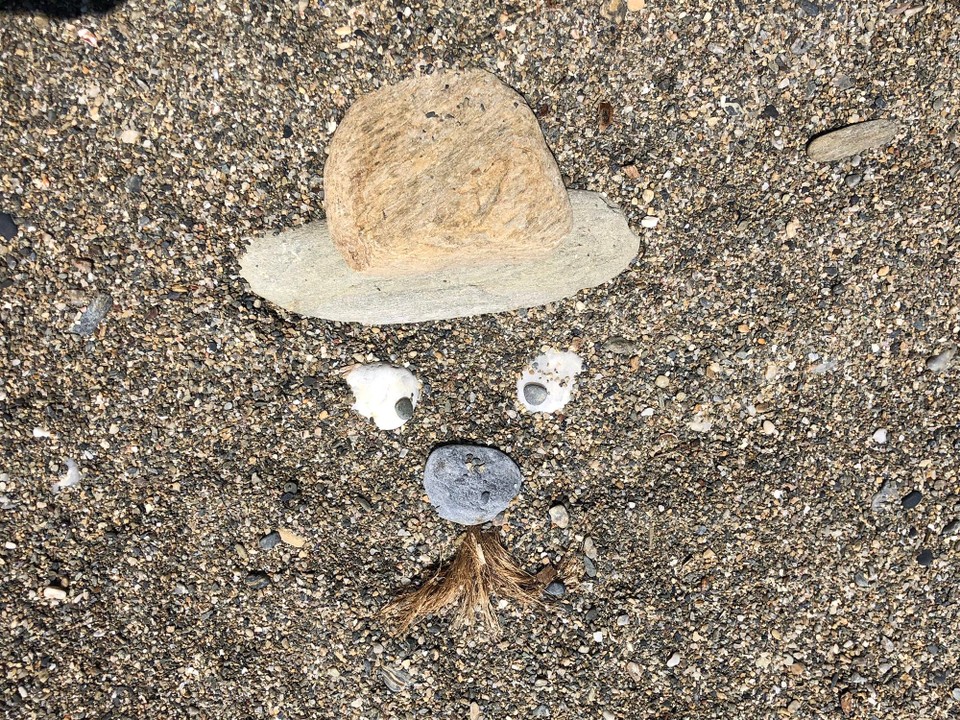 Spanien - Roses - Ich vertrieb mir die Zeit am Strand mit Männchen gestalten.