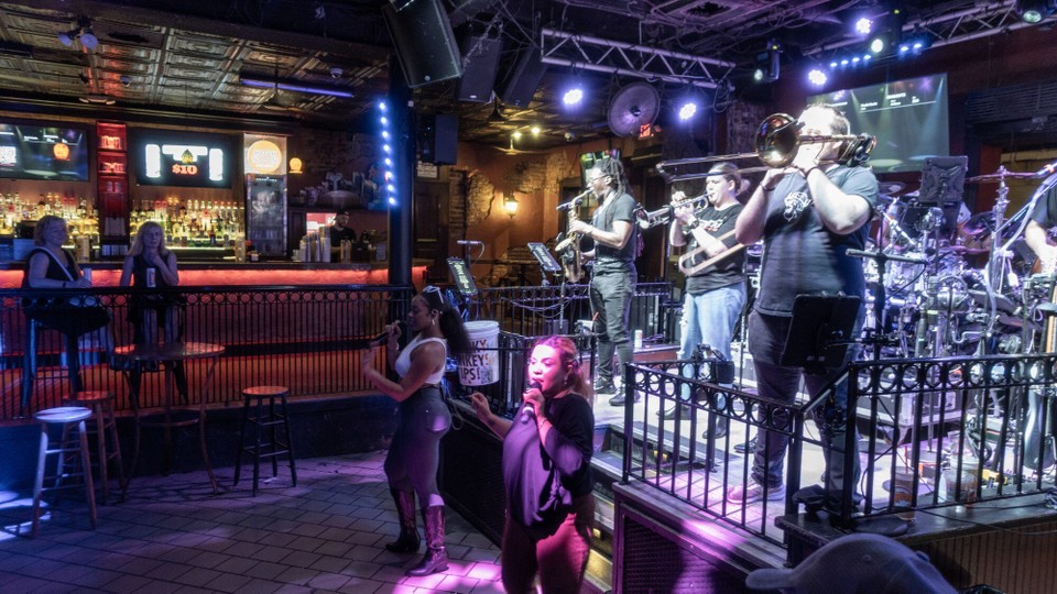 USA - New Orleans - Heute mit fetten Bläser-Sätzen, egal, ob mit oder ohne Publikum.