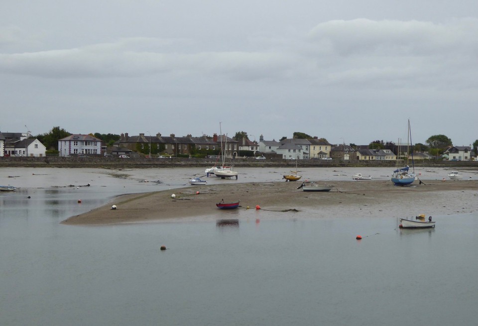 Ireland - Dungarvan - Dungarvan dries out quite considerably. The drying patch is reflected by the diagram / map on AIS.