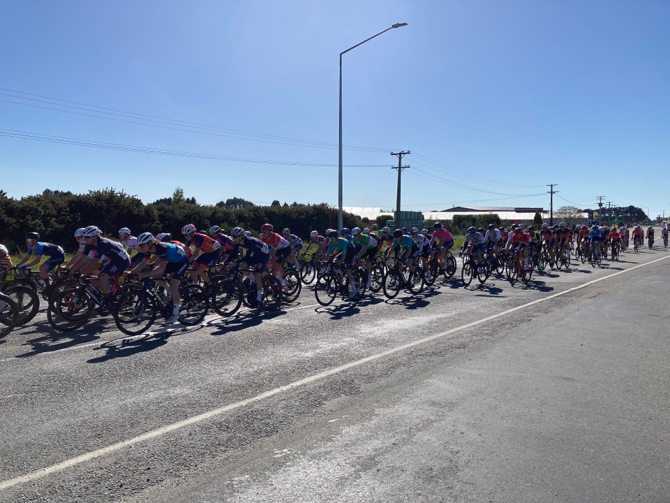 Neuseeland - Invercargill - Beim warten zischt ein Radrennen an mir vorbei 