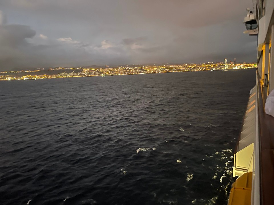 Spanien - Las Palmas de Gran Canaria - Anfahrt in der Morgendämmerung
