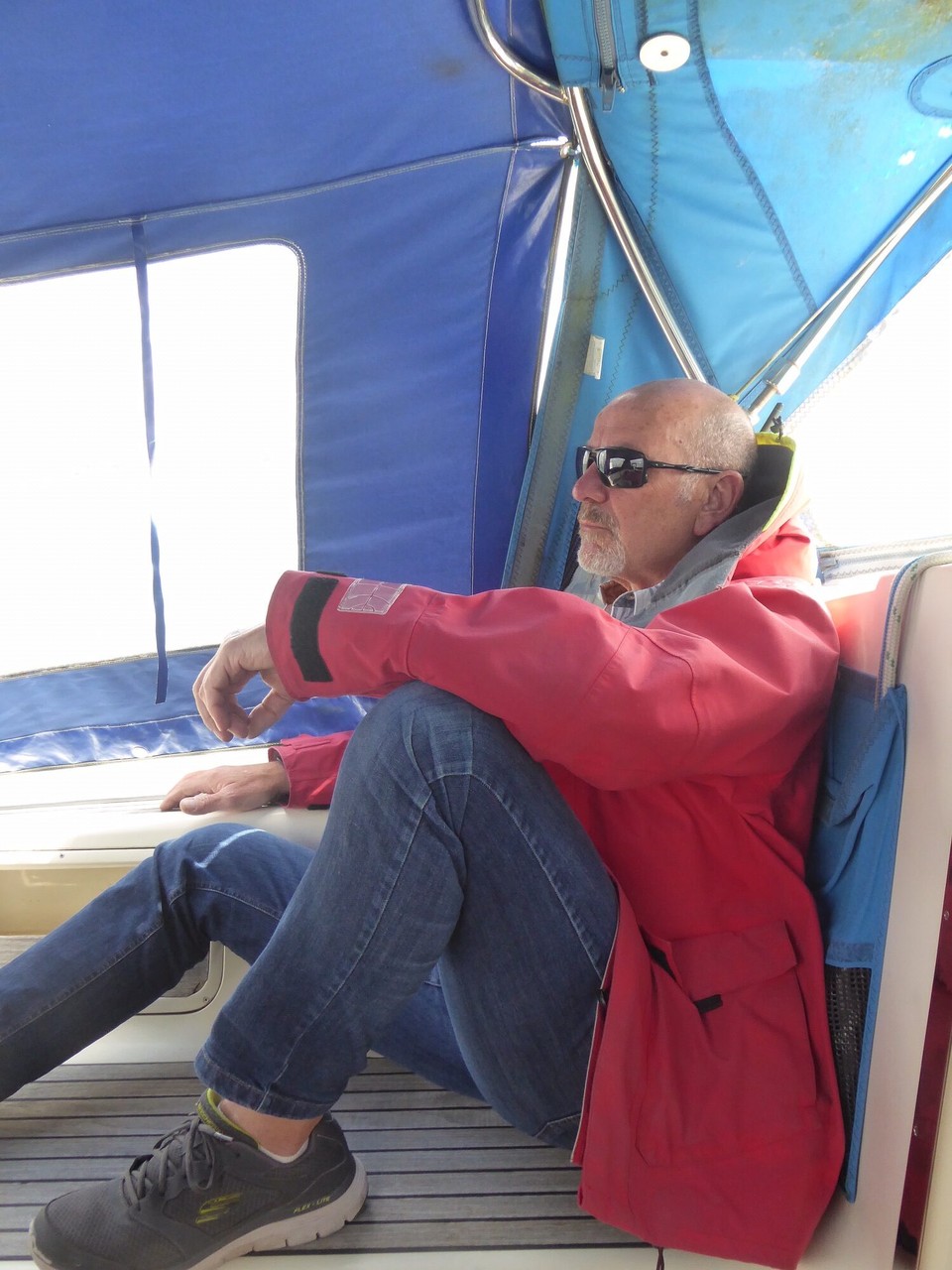 United Kingdom - Colchester - And so the unsettled weather continues. Brisk winds, and twenty minute spells of sunshine. Deciding to stay another night on our mooring buoy, we took the launch into town to pay our dues and have a Guinness!
