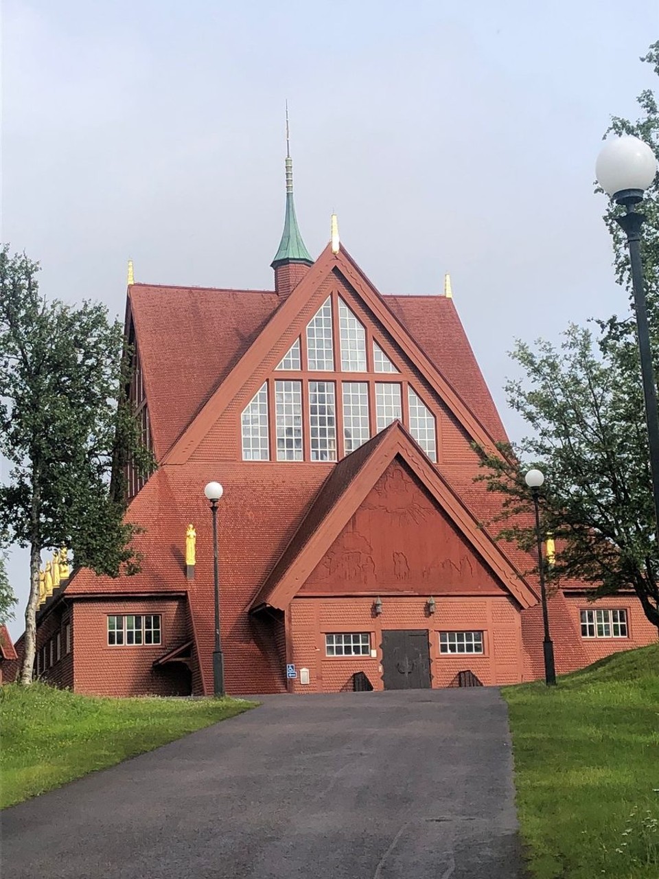 Schweden - Kiruna - Die Kirche von Kiruna, die bald 5km weit umzieht, weil die Erzmine vergrößert wird und deshalb die ganze Stadt verlegt wird.