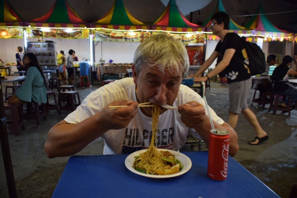 Malaysia - Malakka - Abendbrot für 8 Ringgit das sind 1,60€ inclusive Cola.