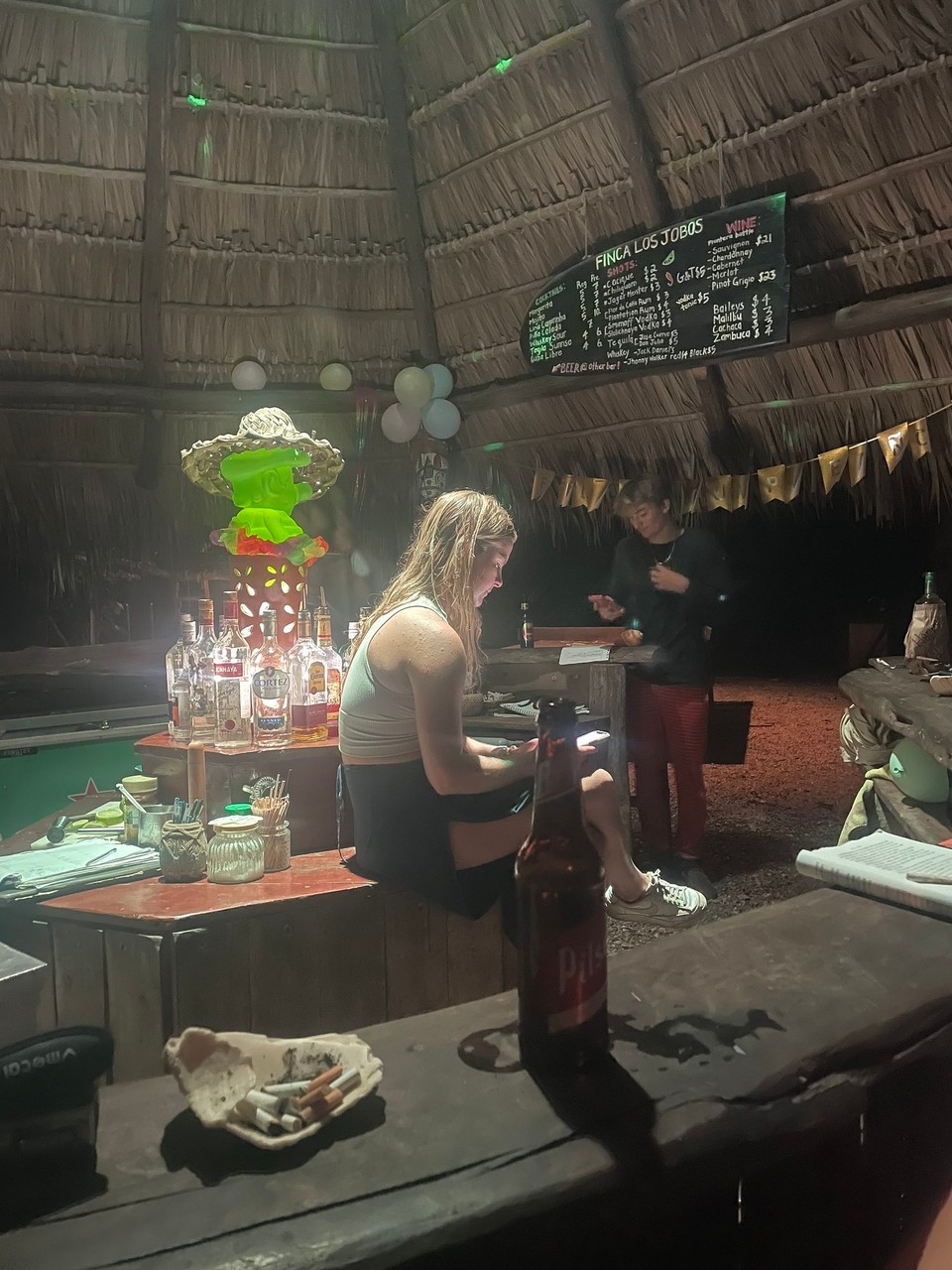 Costa Rica - Santa Cruz - … und den Abend bei einem Pub-Quiz in der Camp-Bar ausklingen lassen 🍺 