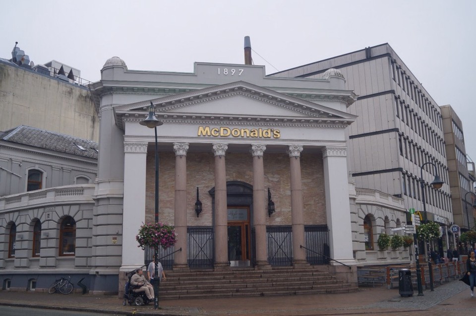Norwegen - Kristiansand S - Das Weissehaus von Mc Donalds.