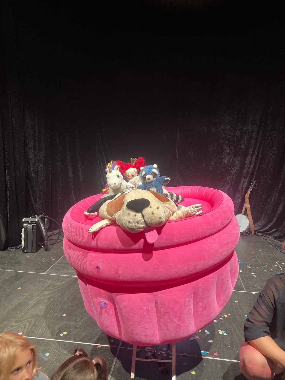 Österreich - Linz - Am Nachmittag wird im Theater das „Neinhorn“ gezeigt 😂