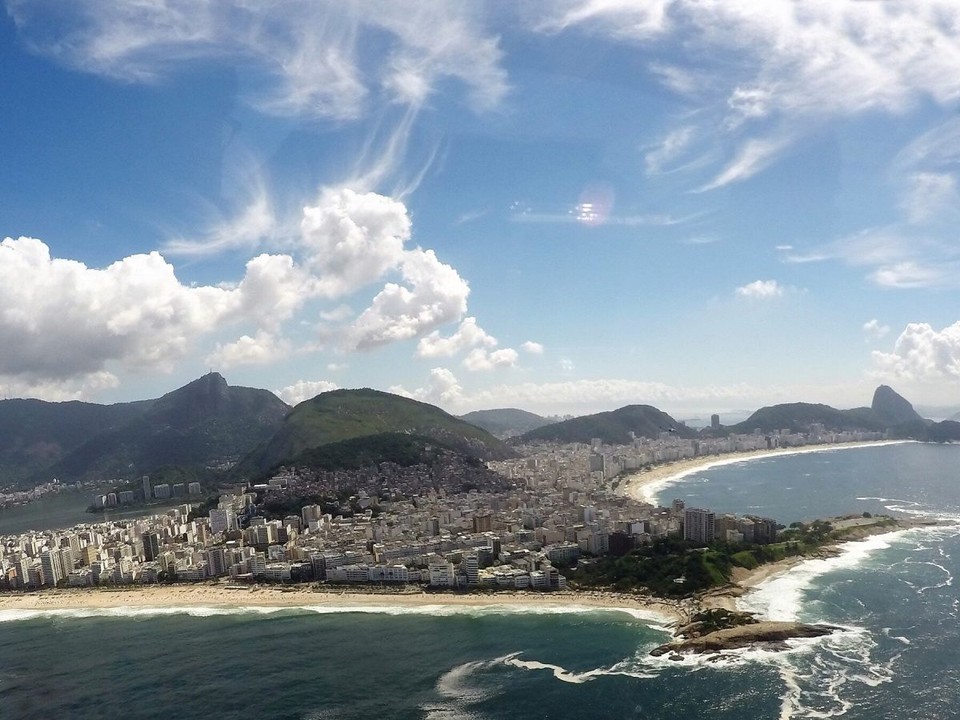 Brasilien - Rio de Janeiro - Links der Ipanema Strand 
Rechts der Copacabana Strand