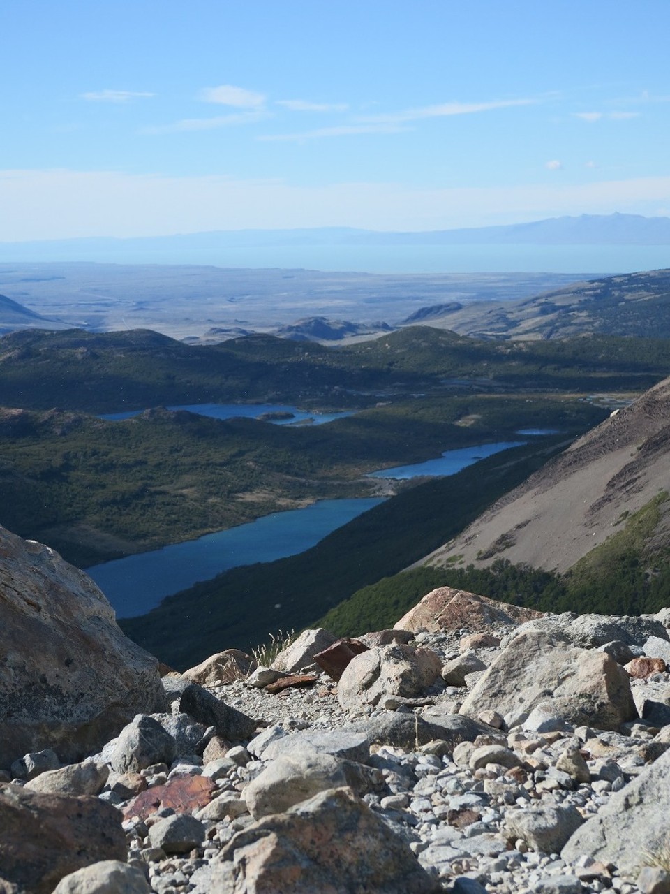 Argentina - El Chaltén - Vue de la vallee, les 2 lagunas et au loin le lago Viedma