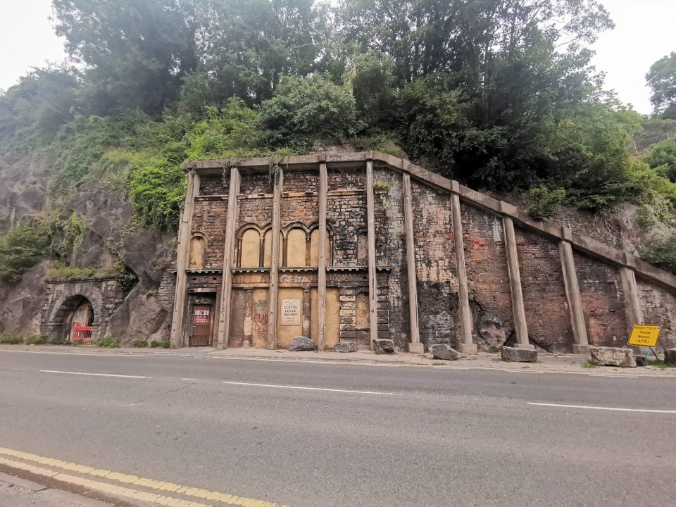 United Kingdom - Bristol - Clifton Rocks Railway, der nach seiner Schließung im 2. Weltkrieg als Spionagestützpunkt und für geheime Nachrichten der BBC genutzt wurde. 