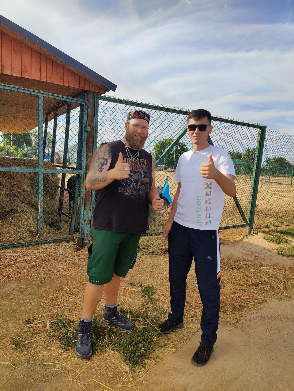 Kasachstan - Internatsional - Der einheimische Tourist und seine Geschenke 😄