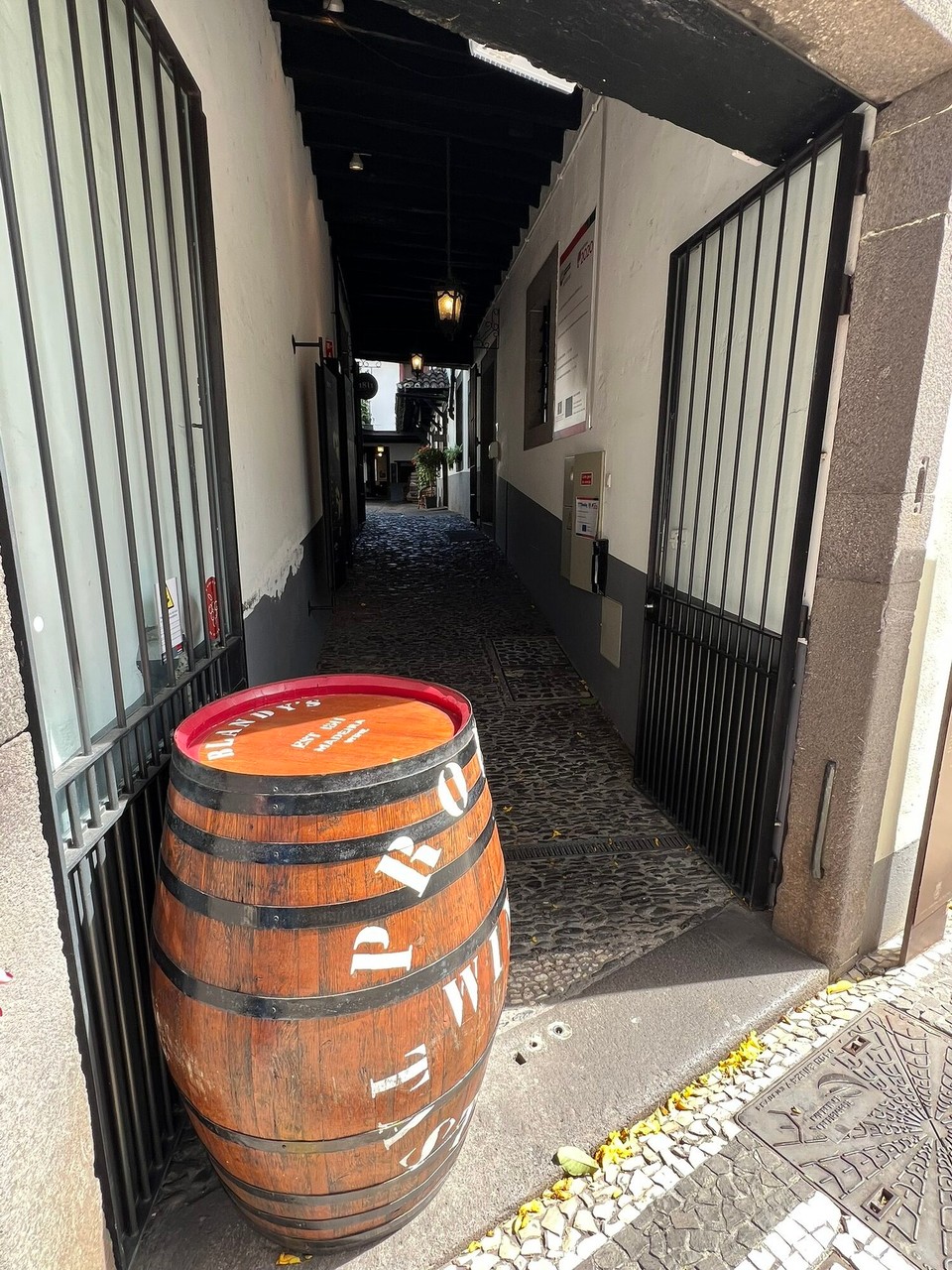 Portugal - Funchal - In Blandys Winelodge