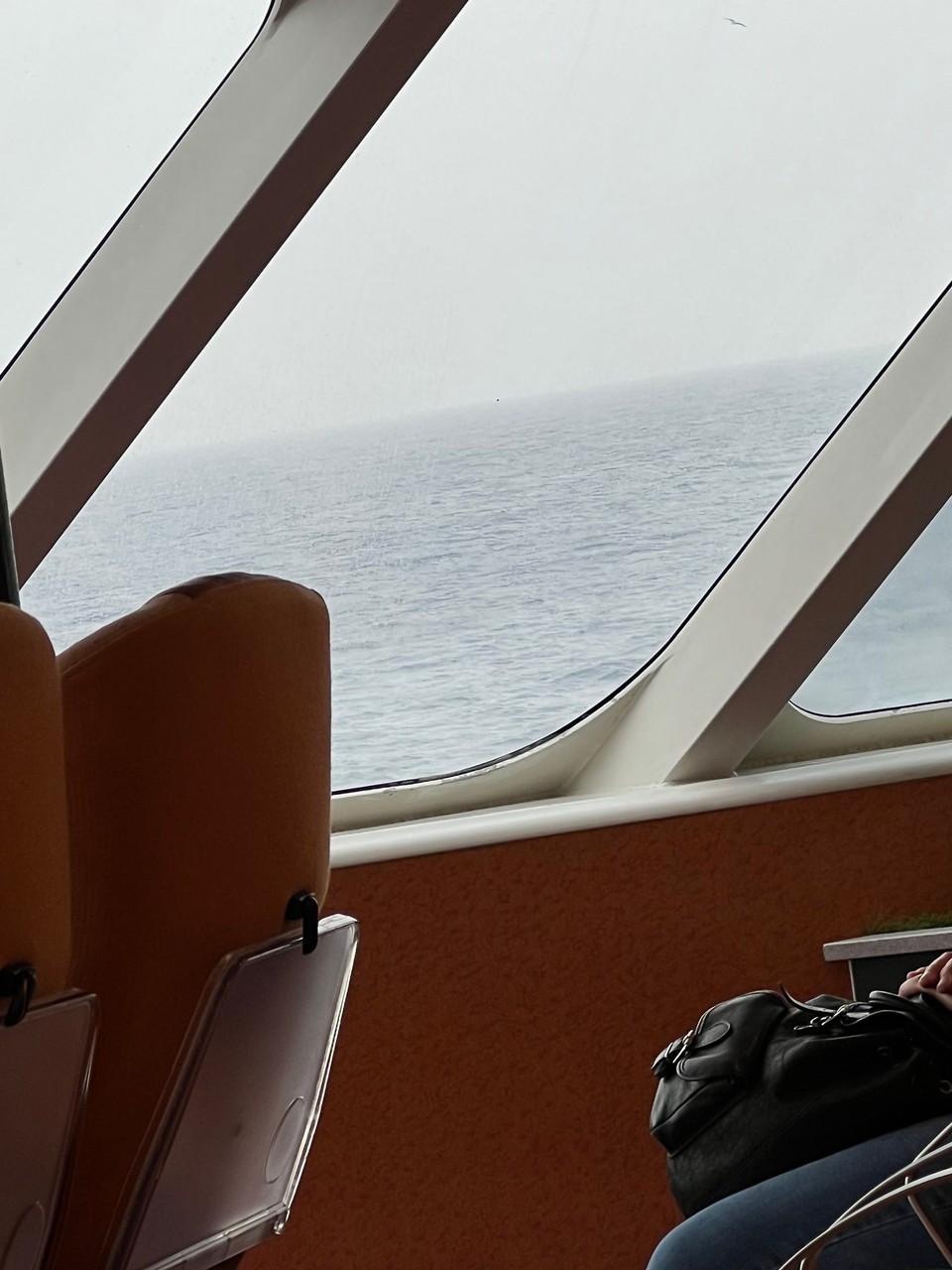 Spanien - Arona - Man sieht nur das Meer, das im Nebel endet.