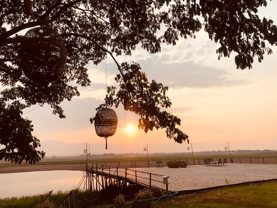 Thailand - Phayao - Der Blick auf den Sonnenuntergang (über den leider ausgetrockneten See) 