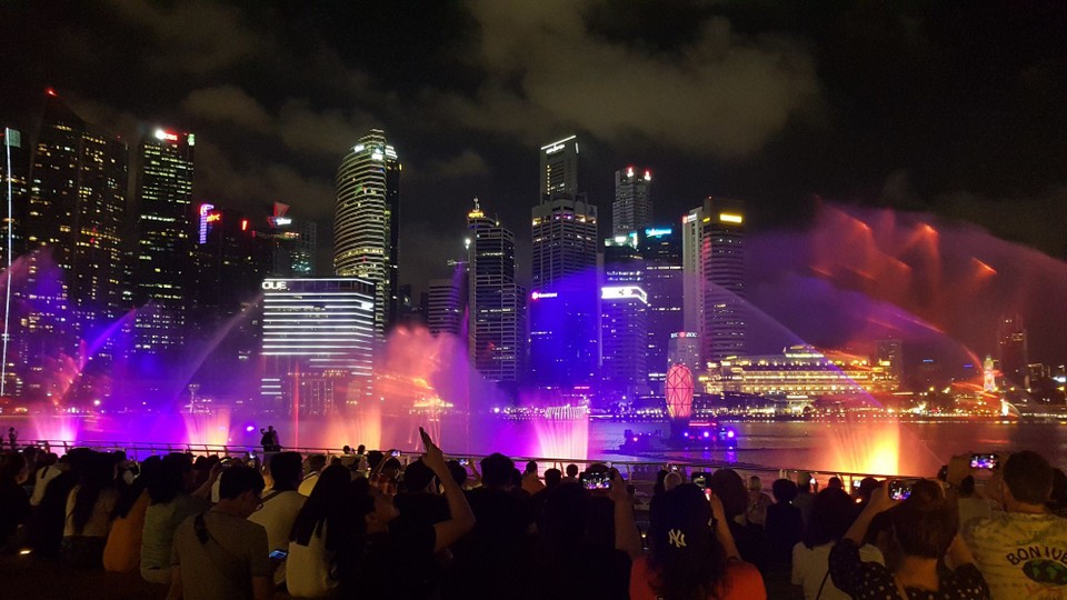 Singapur - Singapore - Die Wasser-Licht-Show in Marina Bay