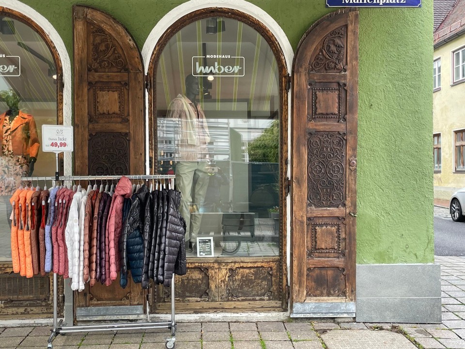 Deutschland - Schongau - Solche kunstvollen Fensterläden sieht man auch nicht allzuoft