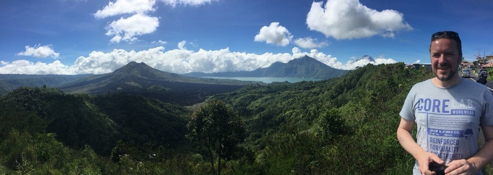 Indonesia - Batur Mountain view - Van links naar rechts Gunung Batur, Lake Batur, Gunung Abang en een topje van Gunung Agung verstopt tussen de wolken