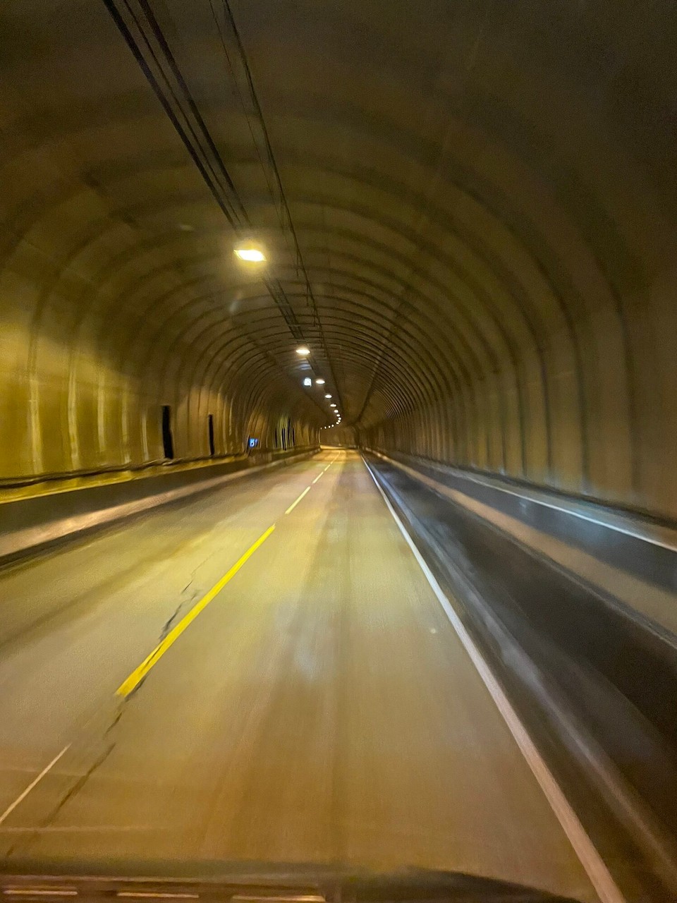 Norwegen - Napp - Auch spannend - nicht mit Brücke über den Fjord, sondern durch den Tunnel untendurch 