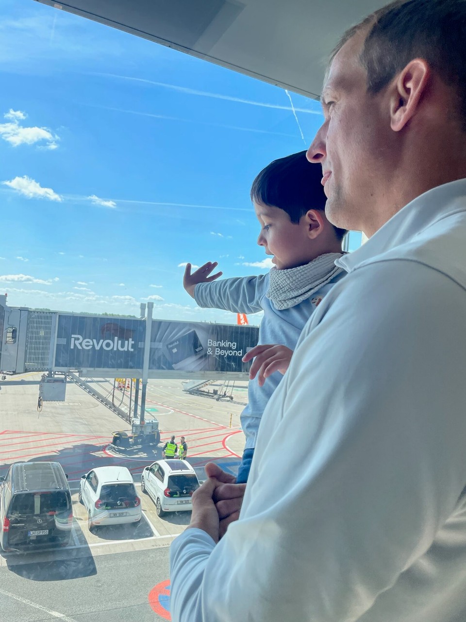 Griechenland - Athen - Früh morgens ging es heute mit dem Auto nach Berlin zum Flughafen, wo der Flieger schon sehnsüchtig erwartet wurde.
