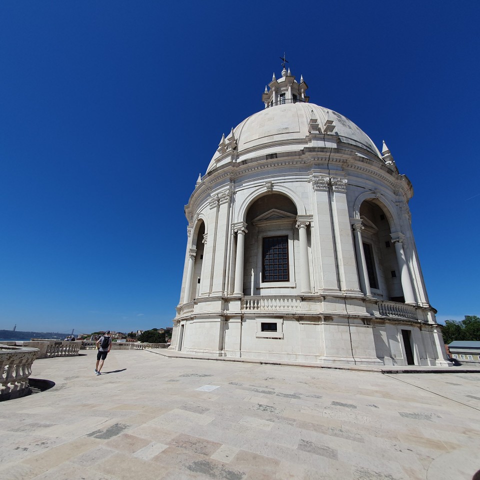 Portugal - Lissabon - Das Nationale Pantheon ist ein beeindruckendes Barockbauwerk. Hier befinden sich die Grabstätten der berühmtesten Bürger des Landes.