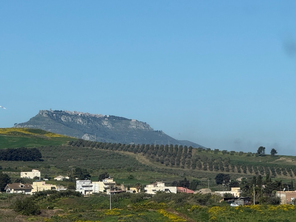 Italien - Castellammare del Golfo - In der Ferne ist Erice 