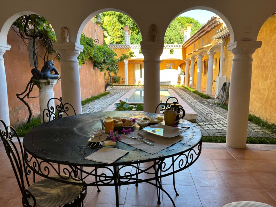 Französisch-Polynesien - Bora-Bora - Frühstück im Innenhof meiner Villa