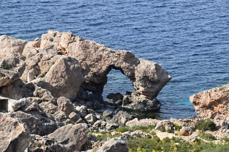 Malta - Marsaxlokk - Am nördlichen Teil der Hauptinsel angekommen,haben wir dann noch einen Kleinen Felsenbogen aufgesucht, war aber nicht so beeindruckend. Also weiter Richtung Süden.
