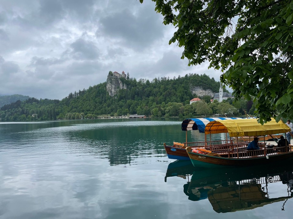 Slowenien - Bled - Bleder See mit seinen bekannten Pletna Booten 