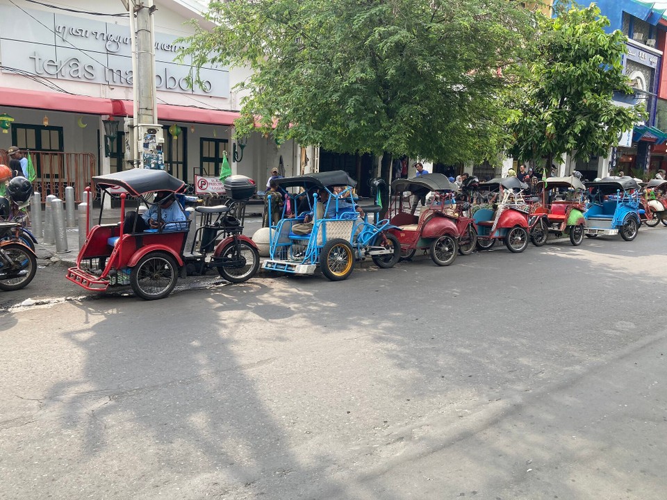 Indonesien - Yogyakarta - Ausflug zur Malioboro Street - Einkaufsstraße, ich geh aber zu Fuß 😅🤷🏻‍♀️