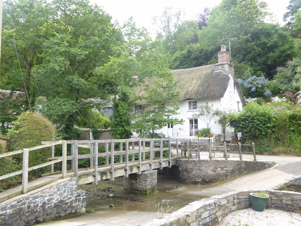 United Kingdom - Helston - Taking advantage of the drier conditions we walked around the creek to Helford village. 