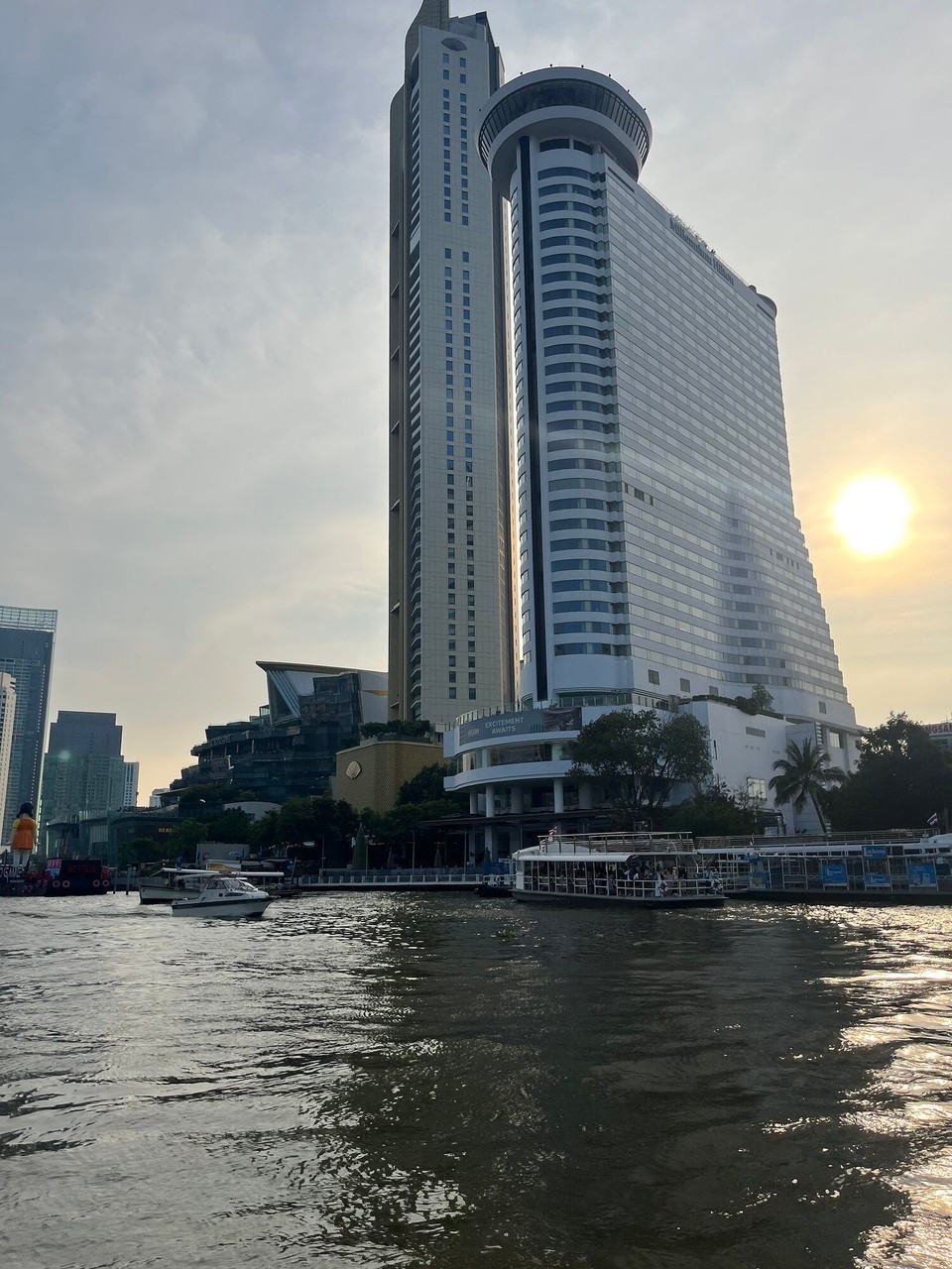 Thailand - Bangkok - After a very slow start this morning, I got up and decided to get the hop on hop off boat to ICONSIAM and China Town. The boat trip cost 40 baht (around 93p) and had such stunning views! 