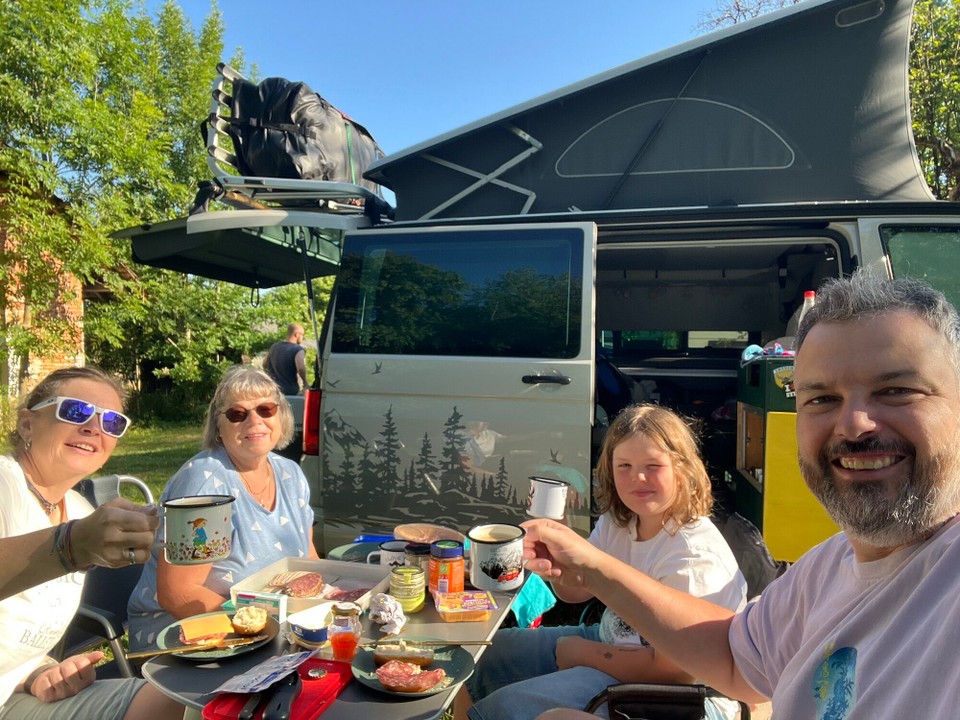 Österreich - Sattledt - Frühstück im Grünen 