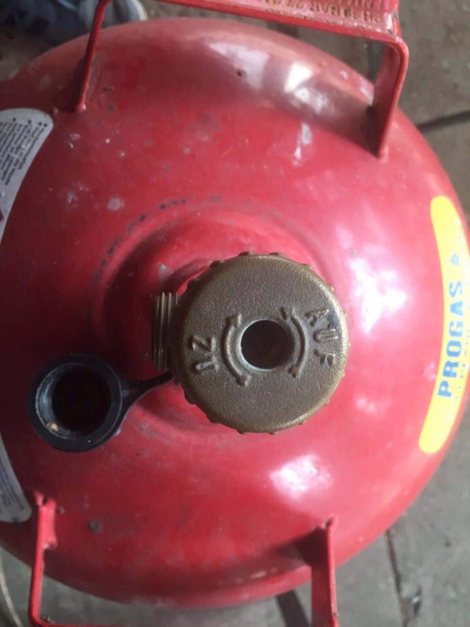 Deutschland - Hannover - Wie dreht man die Glasflasche auf und zu-lieber ein Foto als Erinnerung 