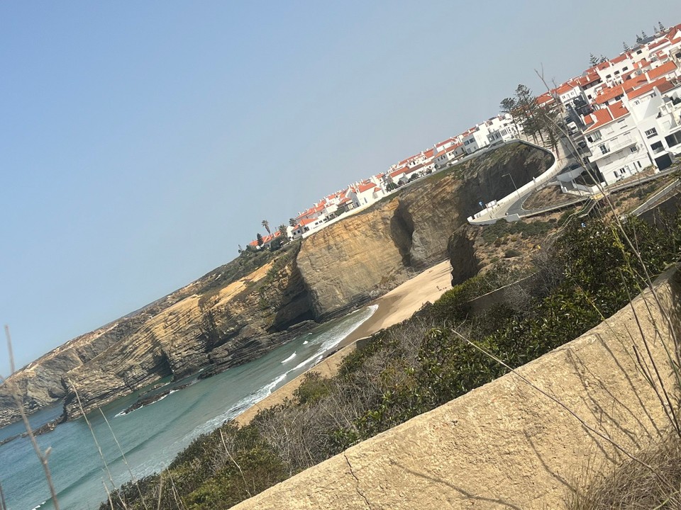 Portugal - Zambujeira do Mar - Nur kurz durchlaufen und dann beginnt auch schon der erste Anstieg des Tages! 