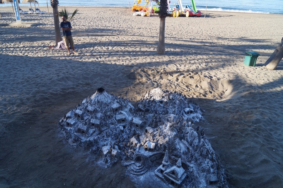 Spanien - Marbella - Links Oben der Kuenstler.