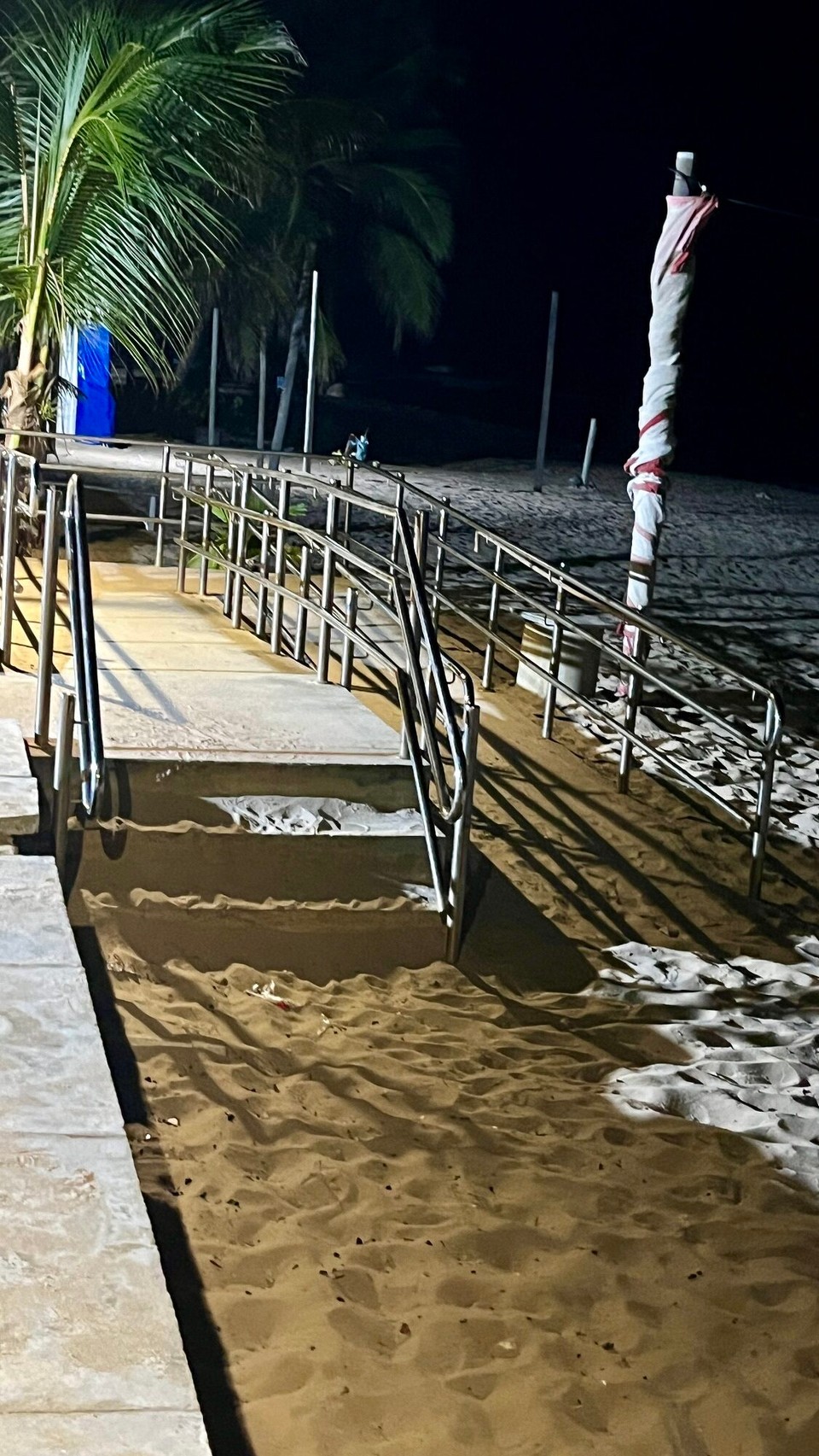 Brasilien - Salvador - Für Rollstuhlfahrer und Behinderte Zugang zum Strand