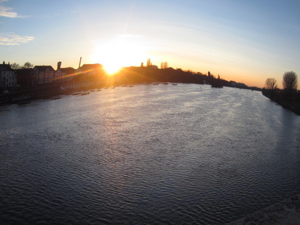 Deutschland - Heidelberg - Blick von  der Neckarbrücke Richtung Rheinebene