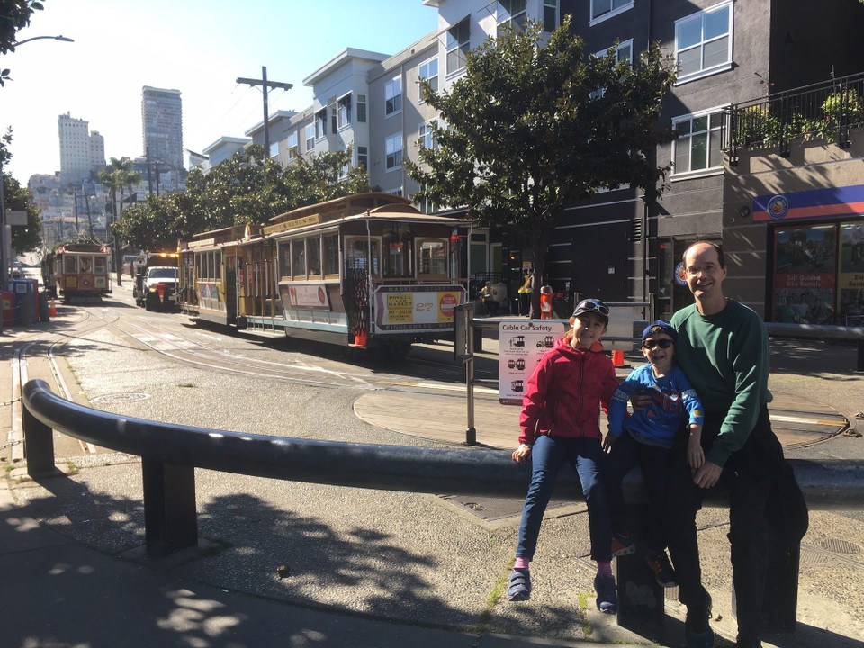 Vereinigte Staaten - San Francisco - An der Haltestelle an der Fishermen‘s wharf. Hier werden die Cablecars gewendet.