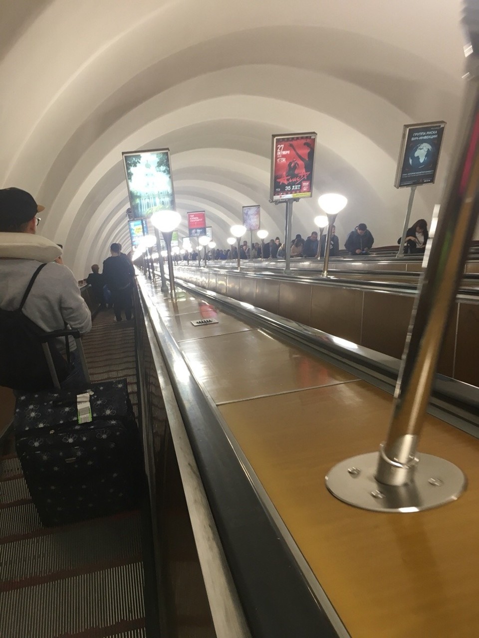 Russia - Saint Petersburg - Miljon metrov pod zemljo se pelješ